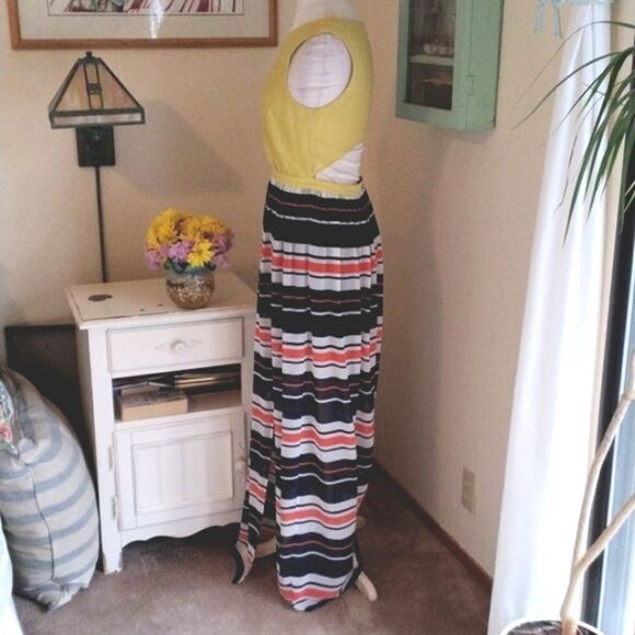 Lush Maxi  Dress with Open Back - Picture 4 of 14